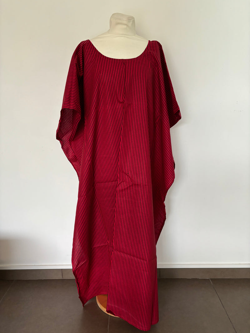 Boubou africain femme en wax couleur rouge en coton col rond avec des rayures verticales