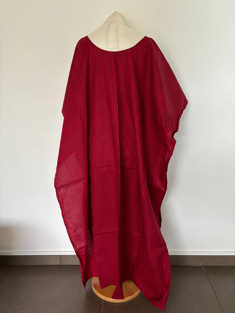 Boubou africain femme en wax couleur rouge en coton col rond avec des rayures verticales